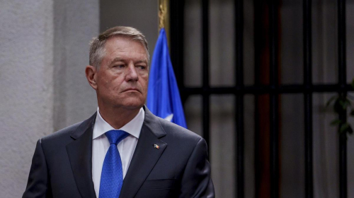 Президент Румынии заявил о решении уйти в отставку