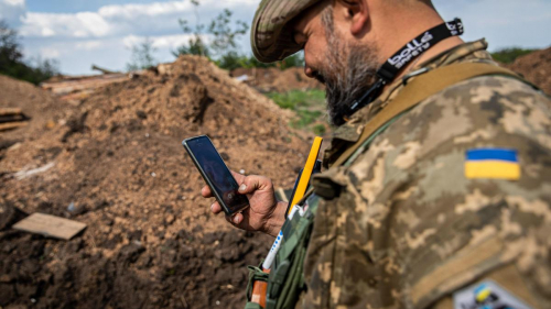 "Мирные переговоры &mdash; это параллельная вселенная". Что говорят о перемирии украинские солдаты на передовой