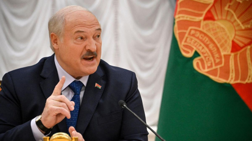 "Выгнать к чертовой матери руководителей": Лукашенко возмутился ценами на картофель в Беларуси